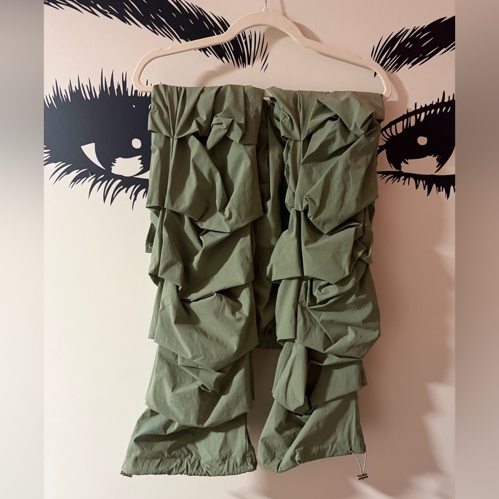 Green Ruched Cargo Pants - Picture 7 of 10